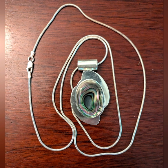 Taxco Jewelry - Vintage Taxco Stunning Silver & Abalone Pendant on 30" 925 Silver Chain.
